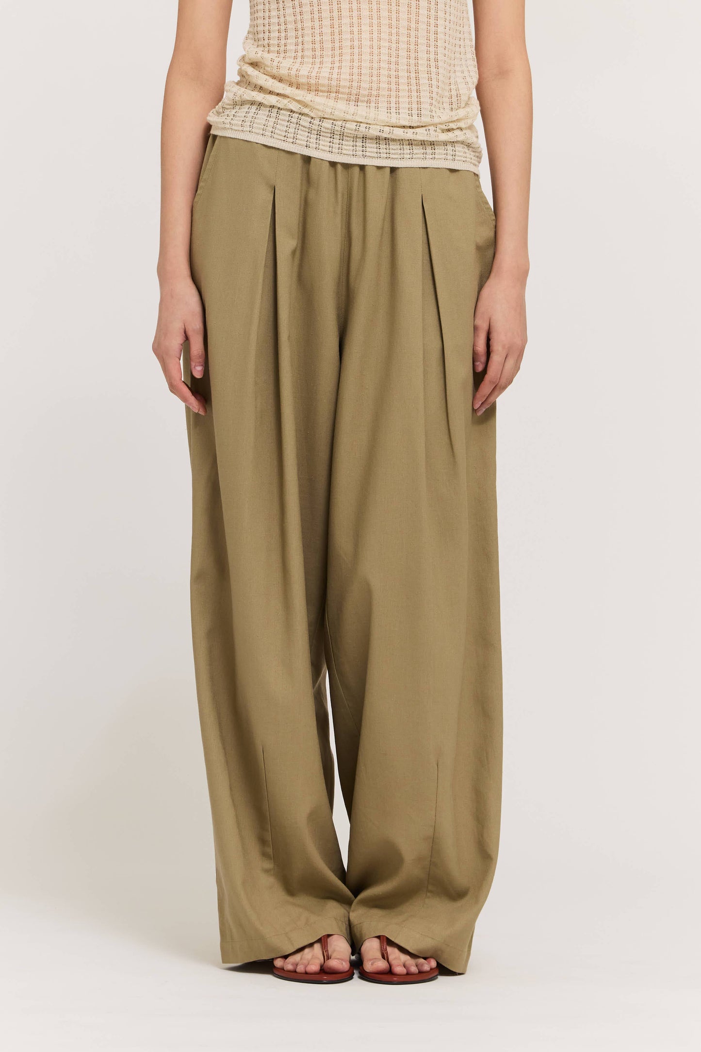 LINEN TUCK PANTS