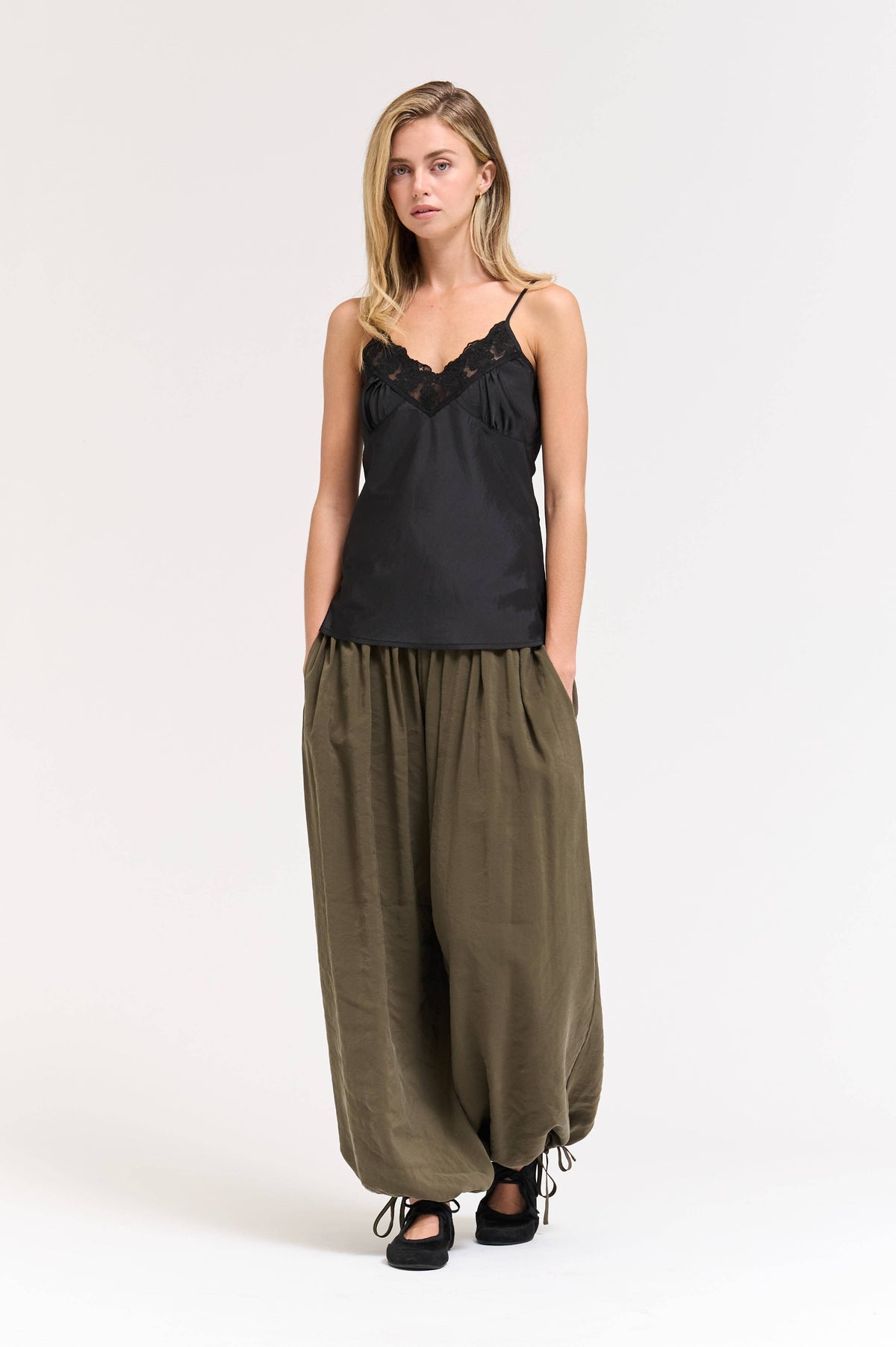 PLEATED WAIST BALLOON PANTS